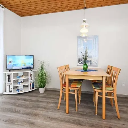 Julia بينسيرسيال